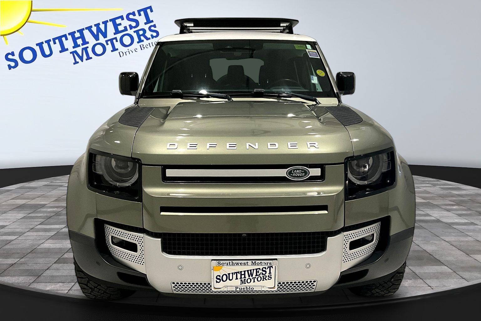 Used 2020 Land Rover Defender 110 HSE AWD/4WD image 2