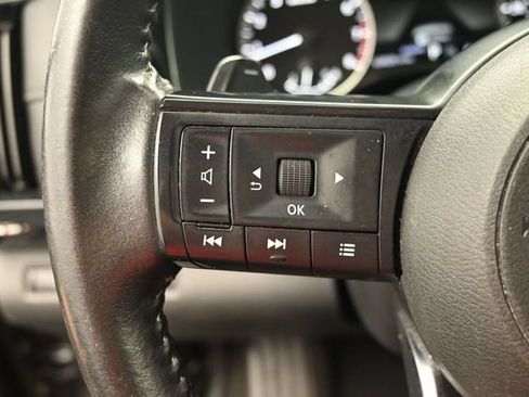 Used 2025 Nissan Pathfinder SV FWD image 18