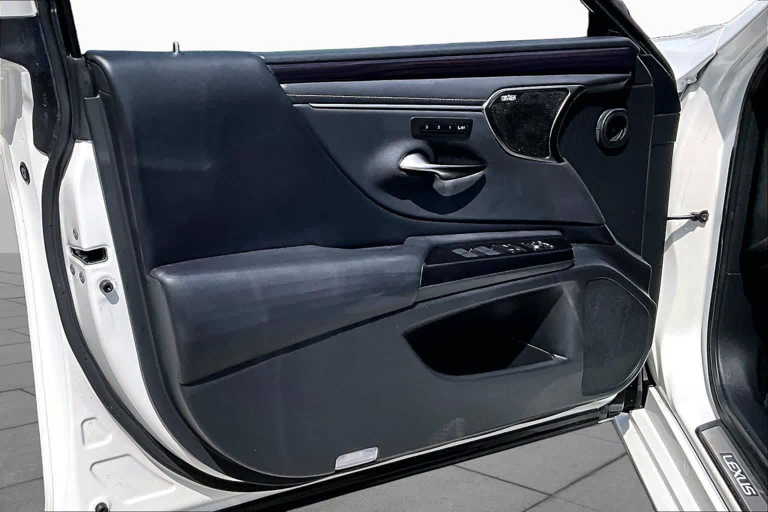 Used 2020 Lexus ES 300h w/ Premium Package FWD image 26
