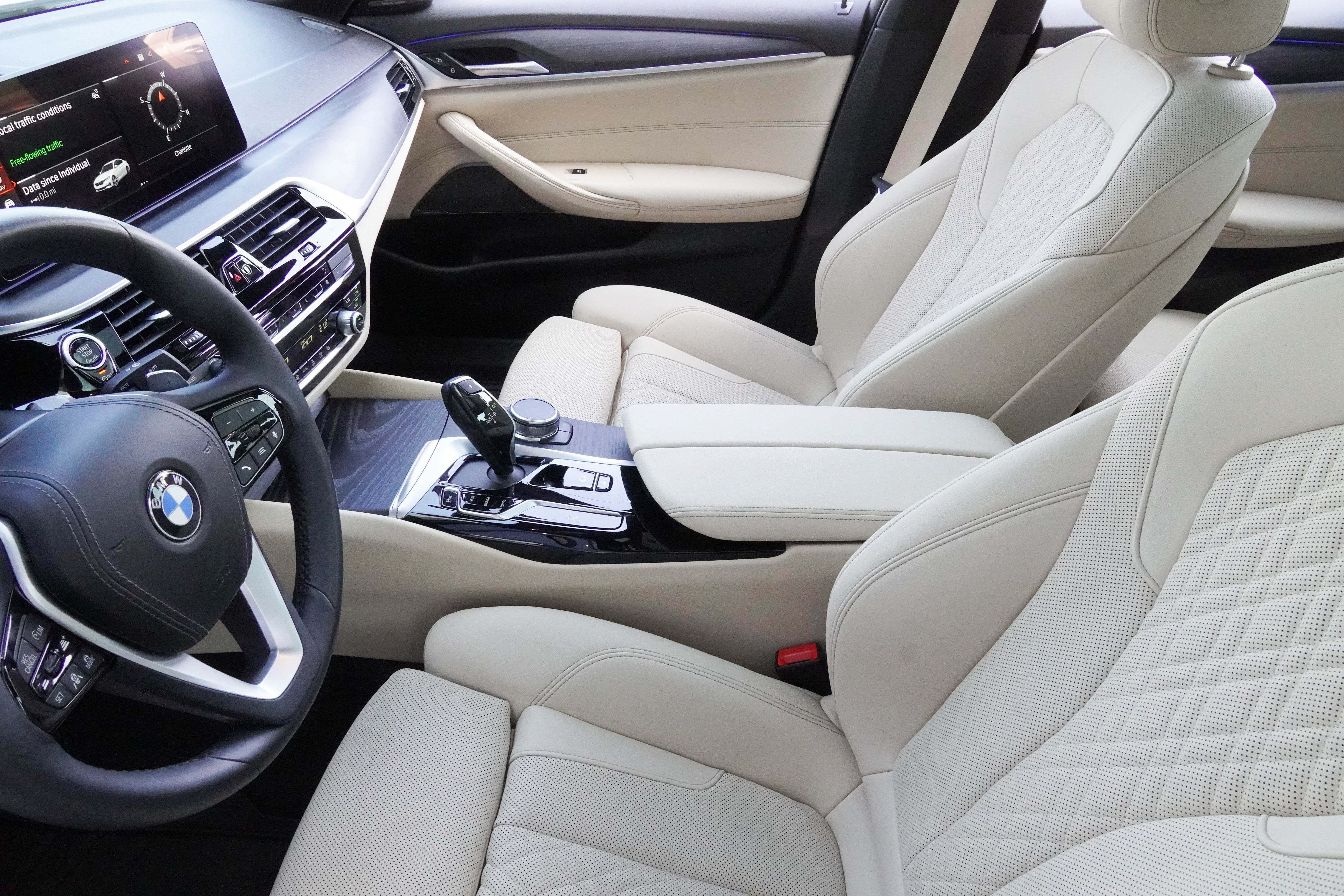 Used 2023 BMW 530i w/ Premium Package RWD image 11