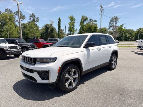 New 2026 Jeep Grand Cherokee Limited RWD image 8