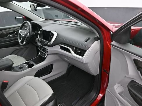 Used 2023 GMC Terrain SLT w/ LPO, Floor Liner Package FWD image 9