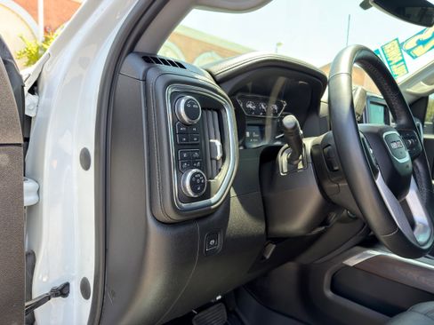 Used 2023 GMC Sierra 2500 SLT w/ SLT Preferred Package AWD/4WD image 35
