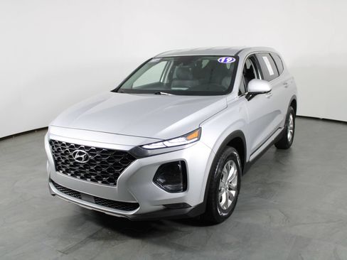 Used 2019 Hyundai Santa Fe SEL FWD image 2