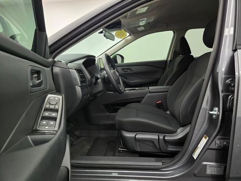 Used 2025 Nissan Rogue S image 16