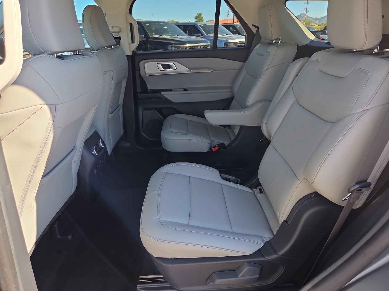 Used 2025 Ford Explorer Active w/ Active Comfort Package RWD image 25