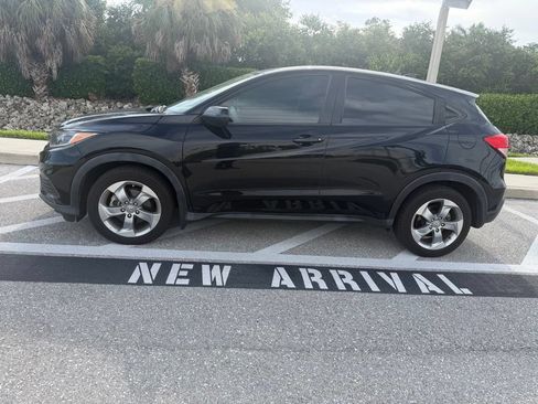 Used 2019 Honda HR-V LX image 2