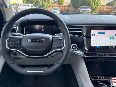 Used 2023 Jeep Wagoneer 4WD w/ Premium Group I image 18