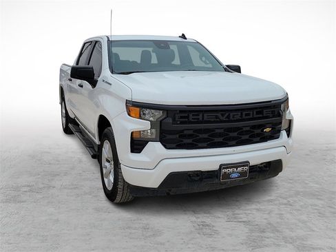 Used 2022 Chevrolet Silverado 1500 Custom image 2