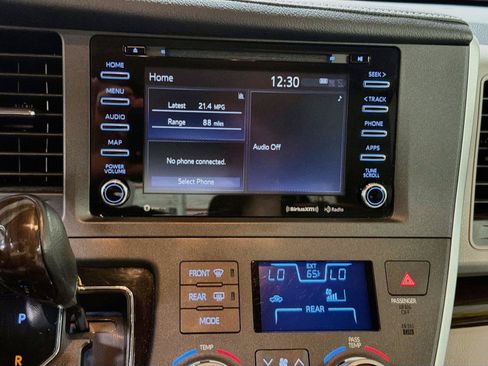Used 2020 Toyota Sienna XLE AWD/4WD image 7