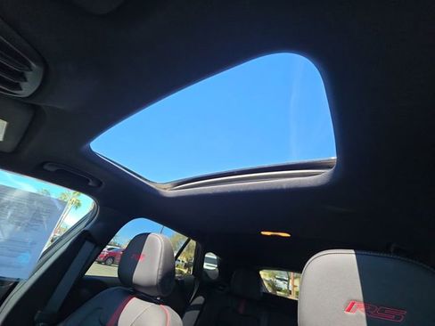 Used 2025 Chevrolet Trax RS w/ Sunroof Package image 18