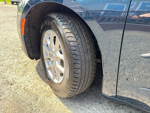 Used 2023 Chrysler Pacifica Touring-L FWD image 93