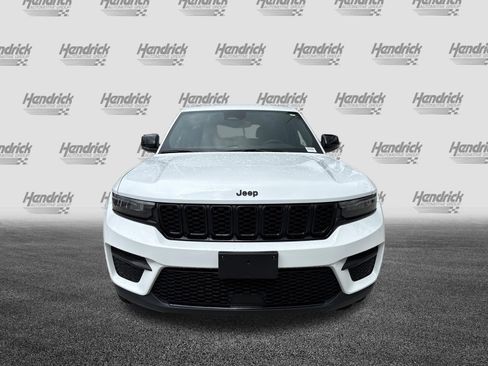 Used 2024 Jeep Grand Cherokee Altitude AWD/4WD image 3