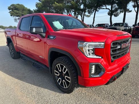 Used 2021 GMC Sierra 1500 AT4 w/ Technology Package AWD/4WD image 3