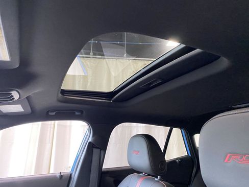 Used 2024 Chevrolet Trax RS w/ Sunroof Package FWD image 21
