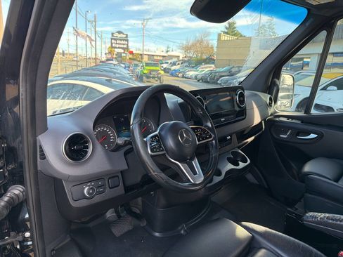 Used 2020 Mercedes-Benz Sprinter 2500 image 32
