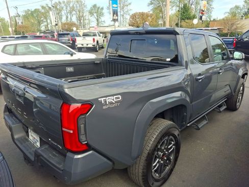 Used 2024 Toyota Tacoma TRD Sport w/ TRD Sport Premium Package AWD/4WD image 7