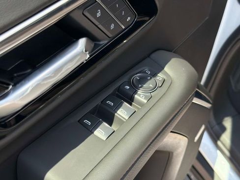 New 2026 Chevrolet Tahoe High Country AWD/4WD image 18