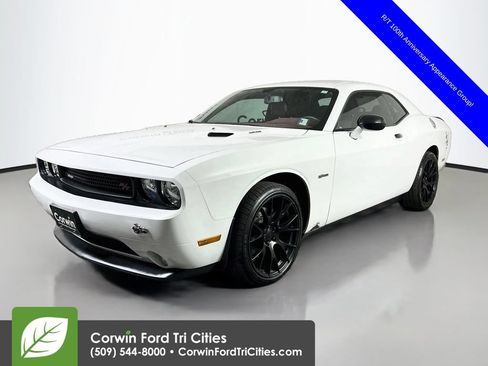 Used 2014 Dodge Challenger R/T RWD image 5
