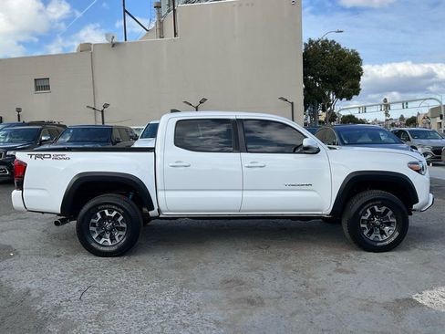 Used 2019 Toyota Tacoma TRD Off-Road w/ TRD Premium Off Road Package image 3