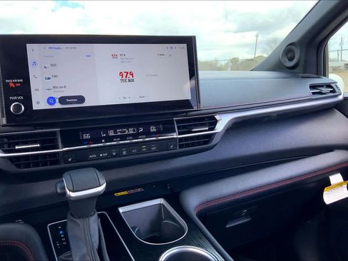 Used 2025 Toyota Sienna XSE w/ XSE Plus Package image 42