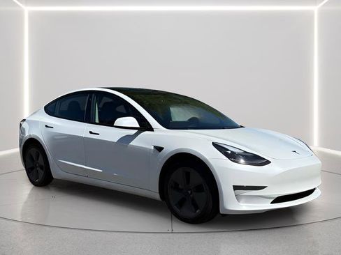 Used 2023 Tesla Model 3 Standard Range image 7