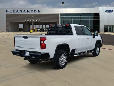 Used 2022 Chevrolet Silverado 2500 LT w/ Convenience Package AWD/4WD image 5