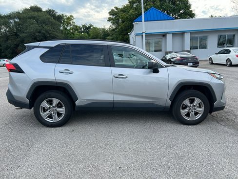 Used 2025 Toyota RAV4 LE AWD/4WD image 4