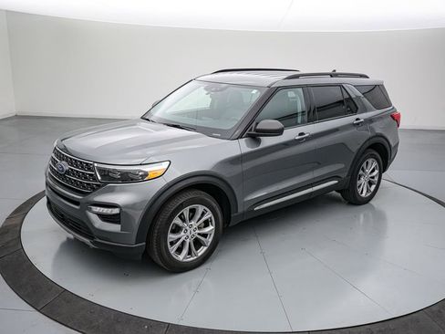 Certified 2022 Ford Explorer XLT w/ Equipment Group 202A image 8