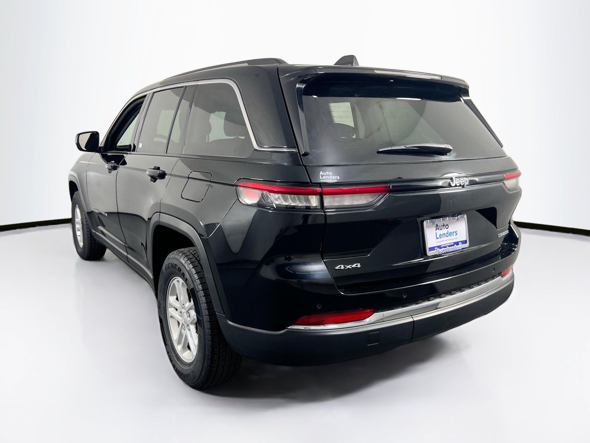 Used 2023 Jeep Grand Cherokee Laredo AWD/4WD image 7