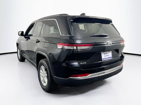 Used 2023 Jeep Grand Cherokee Laredo AWD/4WD image 7