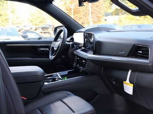 New 2025 Chevrolet Suburban High Country image 46