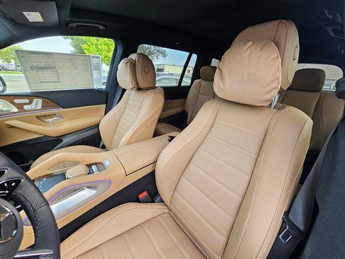New 2026 Mercedes-Benz GLS 580 4MATIC image 23