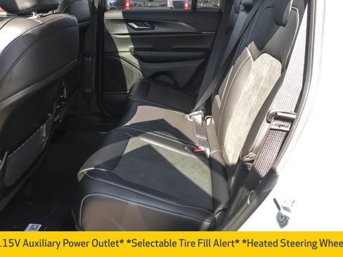 New 2025 Jeep Grand Cherokee Altitude image 9