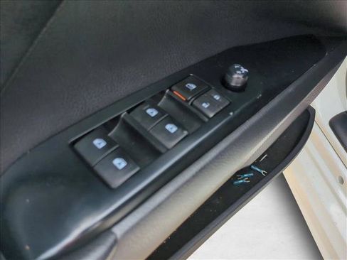 Used 2020 Toyota Camry SE FWD image 11