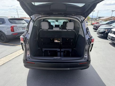 Used 2021 Toyota Sienna LE AWD/4WD image 24