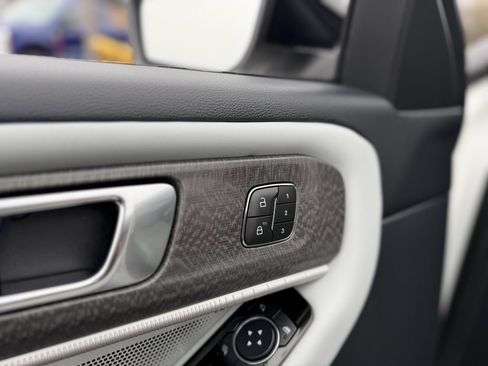 Certified 2025 Ford Explorer Platinum w/ Ultimate Package image 16