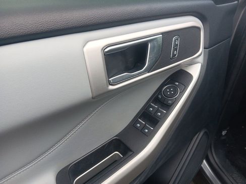 Used 2022 Ford Explorer XLT w/ Equipment Group 202A image 26