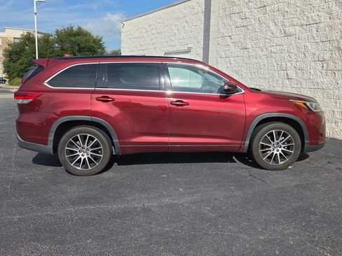 Used 2018 Toyota Highlander SE FWD image 13