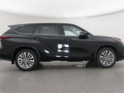 New 2026 Toyota Highlander Platinum image 27