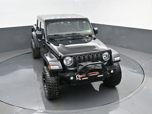 Used 2024 Jeep Gladiator Sport AWD/4WD image 17