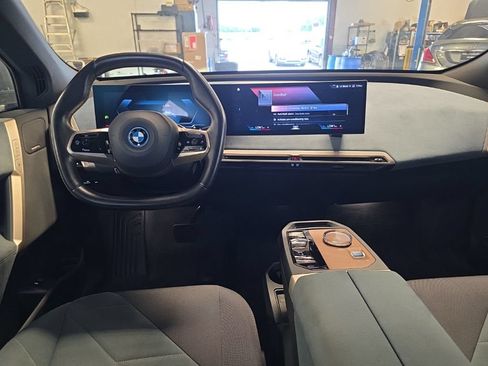 Used 2023 BMW iX xDrive50 w/ Premium Package AWD/4WD image 4