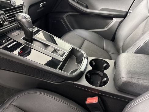 Certified 2022 Porsche Macan S AWD/4WD image 32