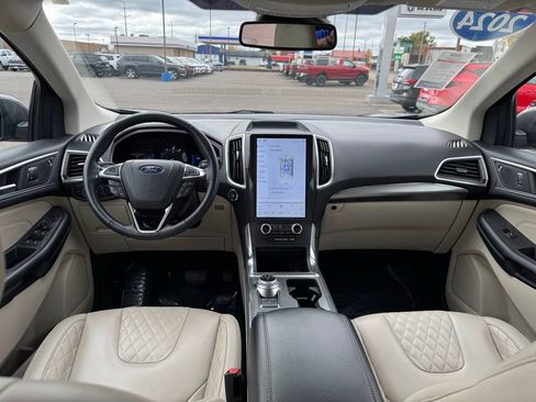Used 2024 Ford Edge Titanium image 2