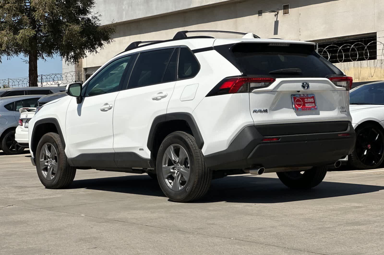Used 2024 Toyota RAV4 XLE AWD/4WD image 7