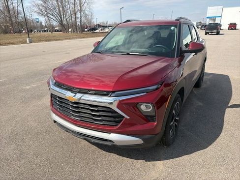 Used 2025 Chevrolet TrailBlazer LT w/ Convenience Package image 3