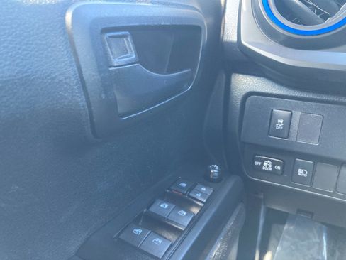 Used 2022 Toyota Tacoma SR image 21