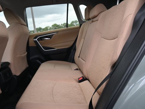 Used 2022 Toyota RAV4 XLE image 32