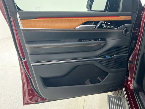 Used 2024 Jeep Grand Wagoneer L Series III image 21