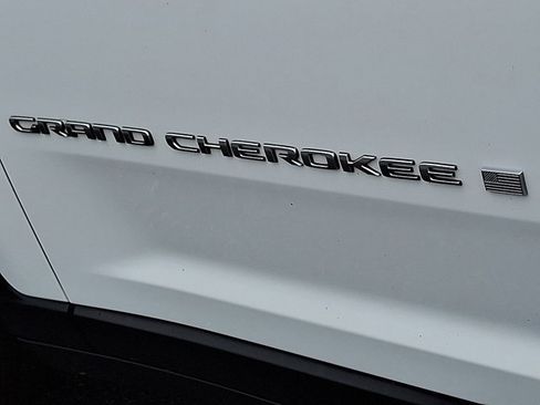 Certified 2024 Jeep Grand Cherokee L Laredo image 33